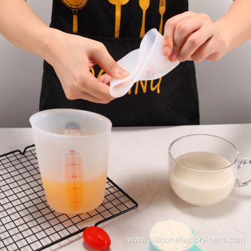 Handmade Silicone Measuring Cup With Scale